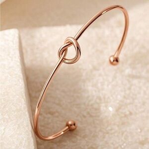 Chic Rose Gold Knot Bracelet